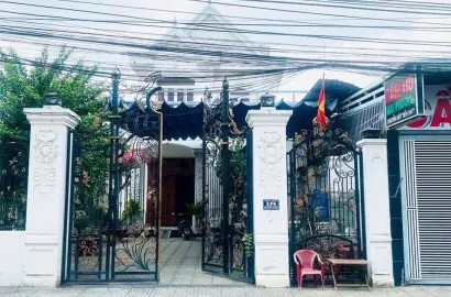 Bán căn biệt thự góc 2 mặt tiền gần Chợ Dĩ An
