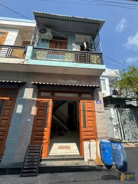 Bán nhà 1 trệt 1 lầu gần chợ Dĩ An 1