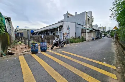 Cần ra gấp lô đất đường nhựa thông