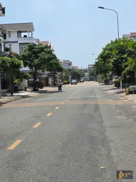 Cần ra gấp lô đất đường 11 Khu TTHC Dĩ An