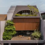 Nhà phố đóng kín ba mặt vẫn thông gió và ngập sáng